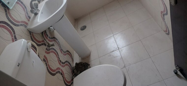 Bathroom, ansal-api-celebrity-greens 3 Bedroom 2015 Sq.Ft. Apartment In Ashiyana Lucknow 10154485