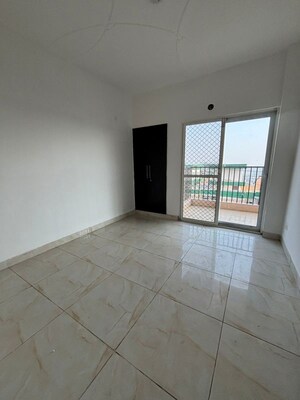 Room in 3 BHK Apartment at SKA Orion, Sector 143b – for Sale