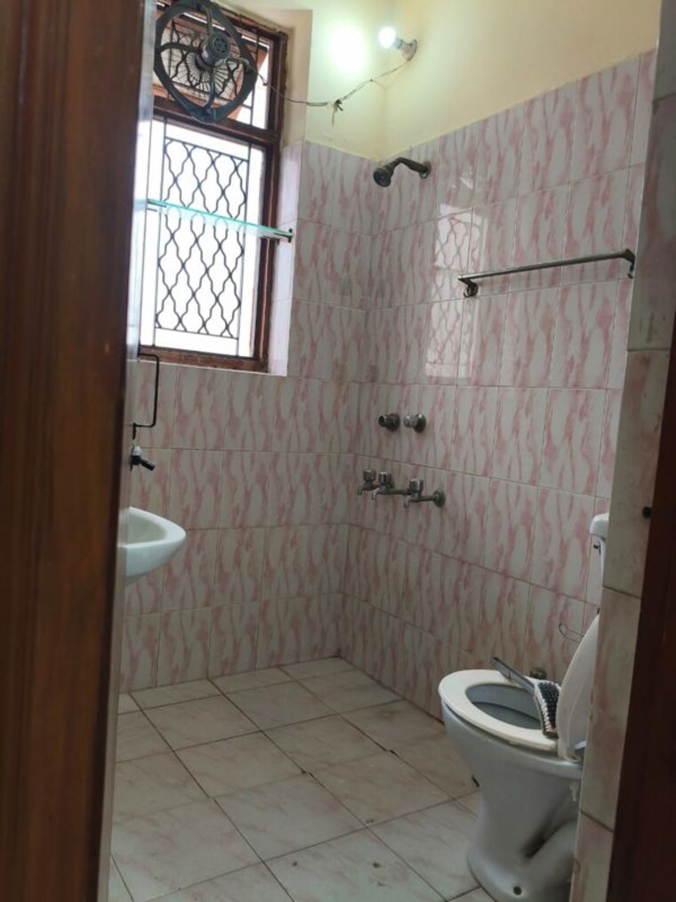 Bathroom, palam vihar 2 Bedroom 1200 Sq.Ft. Builder Floor In Palam Vihar Gurgaon 10154610