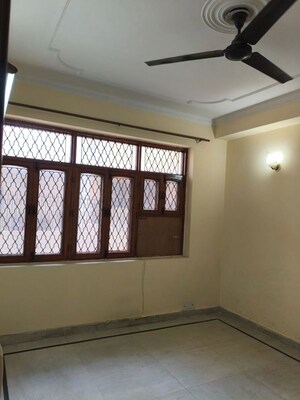 Room in 2 BHK Builder Floor at Palam Vihar – for Rent