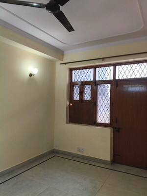 Room in 2 BHK Builder Floor at Palam Vihar – for Rent