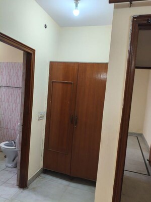 Room in 2 BHK Builder Floor at Palam Vihar – for Rent