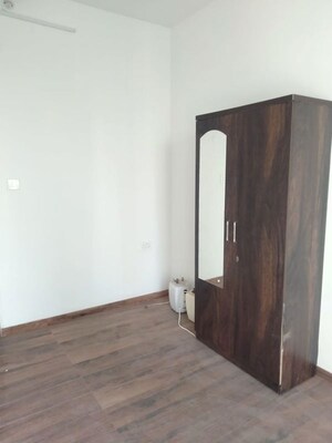 Room in 2 BHK Apartment at Thane East – for Rent