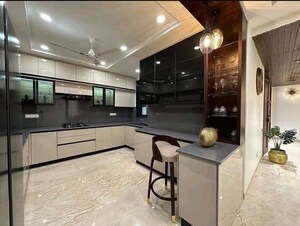 Staircase in 3 BHK Apartment at Saket – for Rent