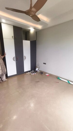 Room in 4 BHK Builder Floor at Palam Vihar – for Rent