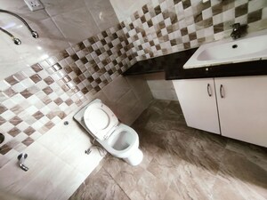 Washroom in 3 BHK Apartment at Ramprastha Greens Pearl Court, Vaishali Sector 9 – for Rent