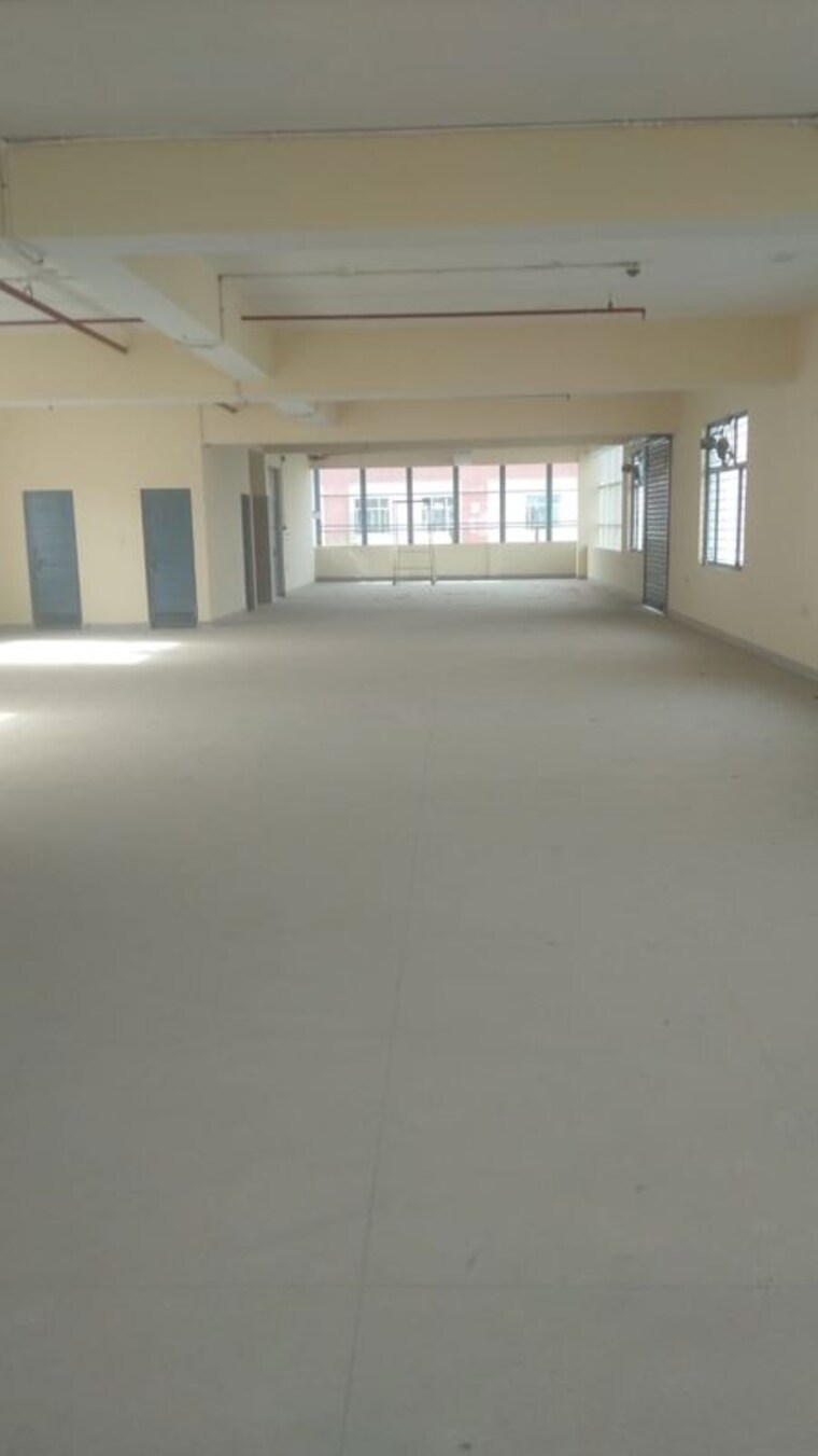 Room, aaryaman-society Commercial Warehouse 1000 Sq.Ft. In Sector 65 Faridabad 10154741