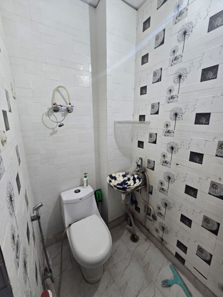 Bathroom, maya-homes 2 Bedroom 850 Sq.Ft. Builder Floor In Indrapuram Ghaziabad 10155006