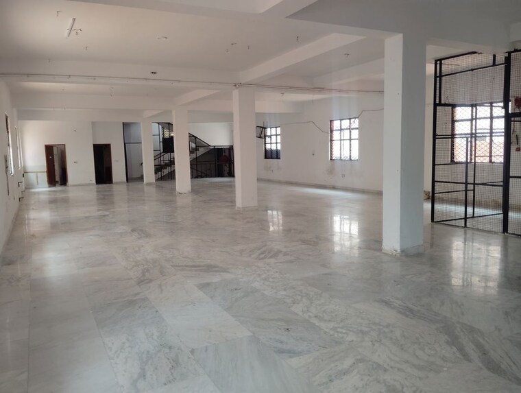 Room, sector 63 Commercial Warehouse 3000 Sq.Ft. In Sector 63 Noida 10154970
