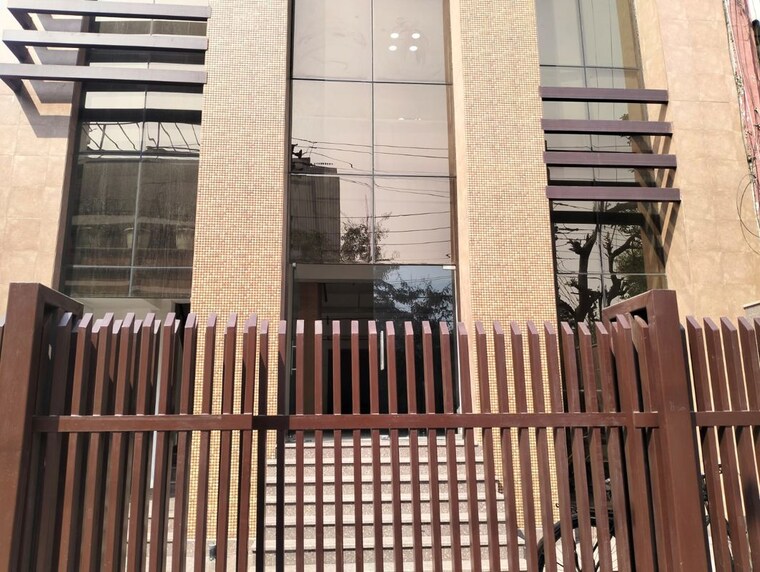 Balcony, sector 2 Commercial Office Space 500 Sq.Ft. In Sector 2 Noida 10155220