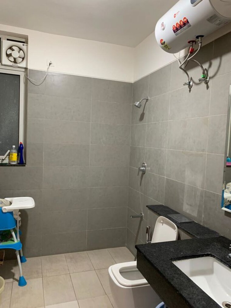 Bathroom, emaar-emerald-floors-premier 3 Bedroom 1650 Sq.Ft. Apartment In Sector 65 Gurgaon 10155251