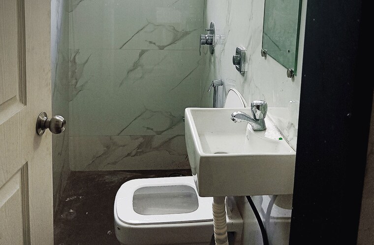 Bathroom, dadar east Pg For Boys In Dadar East 10155221