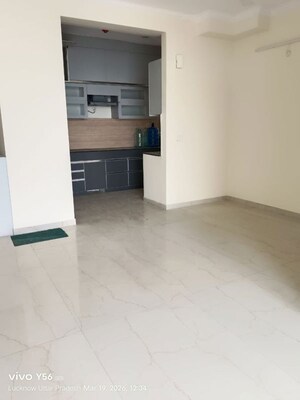 Room in 3 BHK Apartment at Omaxe The Palace, Gomti Nagar – for Rent