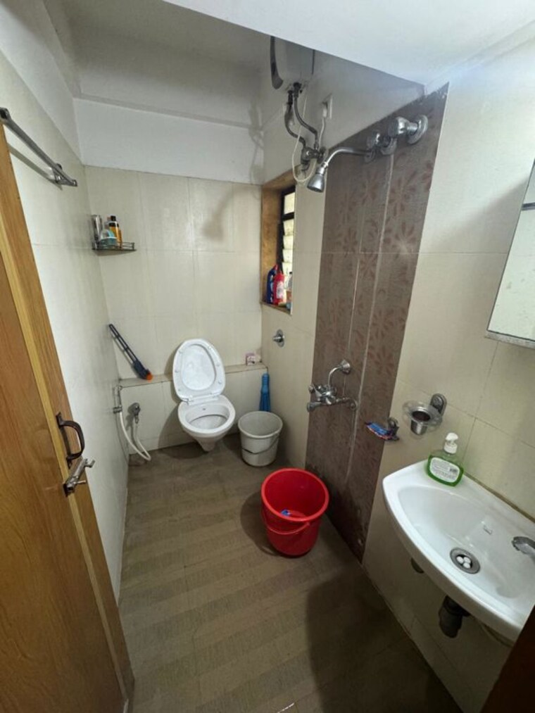 Bathroom, puraniks-one-hometown 1 Bedroom 458 Sq.Ft. Apartment In Ghodbunder Road Thane 10155334