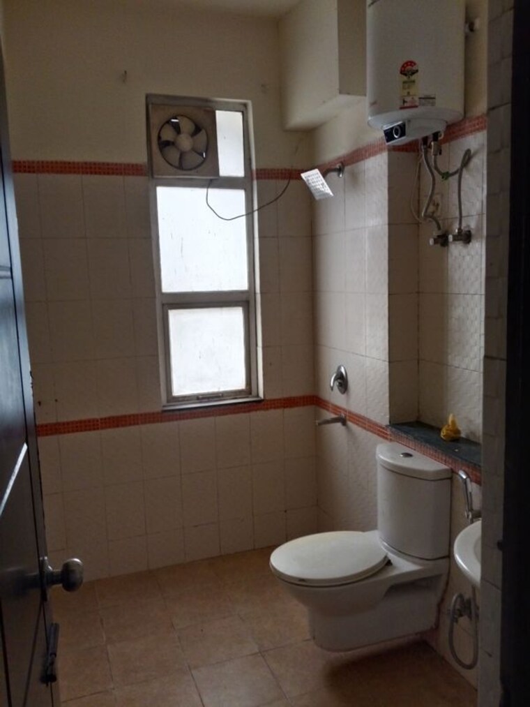 Bathroom, the-legend-one 3 Bedroom 2370 Sq.Ft. Apartment In Sector 57 Gurgaon 10155631