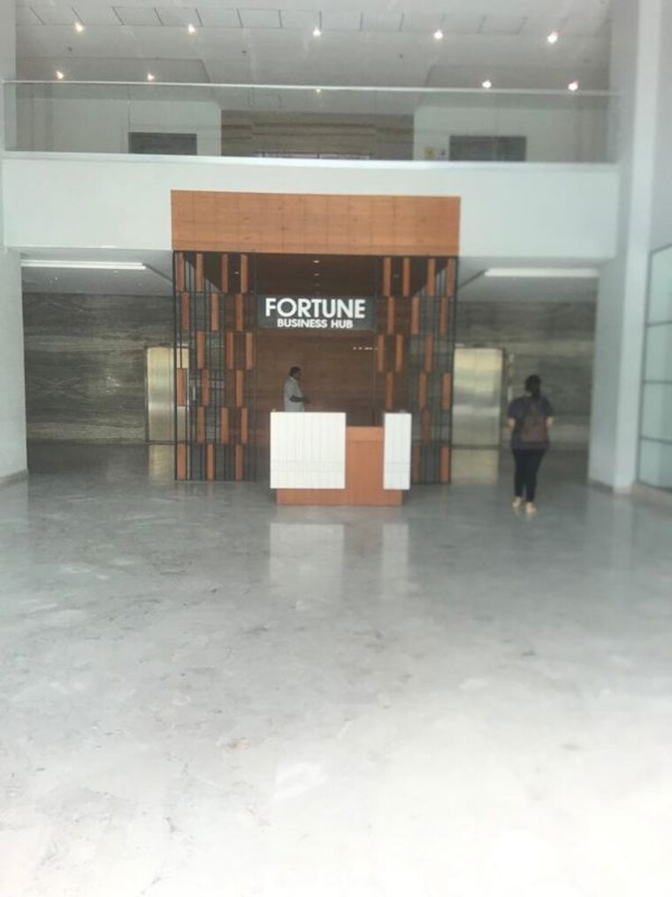  Parking, thaltej Commercial Office Space 1129 Sq.Ft. In Thaltej Ahmedabad 10155523