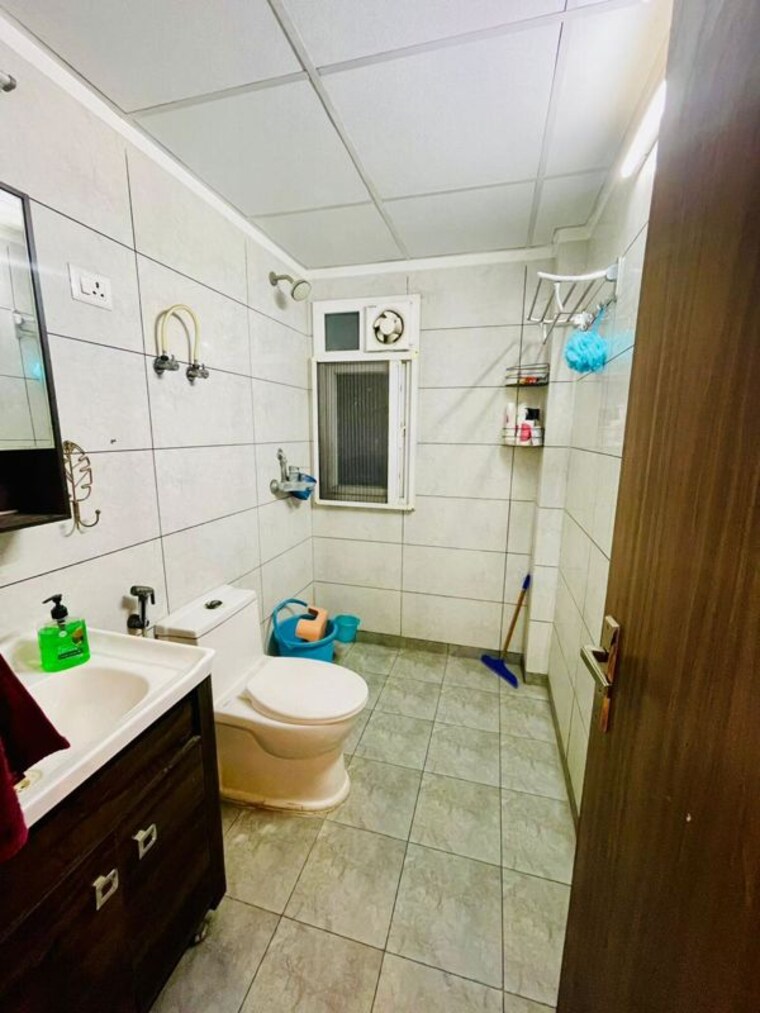 Bathroom, gulshan-botnia 2 Bedroom 1025 Sq.Ft. Apartment In Sector 144 Noida 10155634
