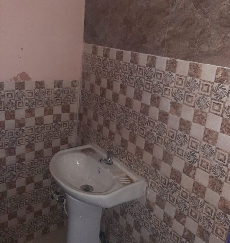 Bathroom, sgm nagar 2 Bedroom 111 Sq.Yd. Independent House In Sgm Nagar Faridabad 10155395