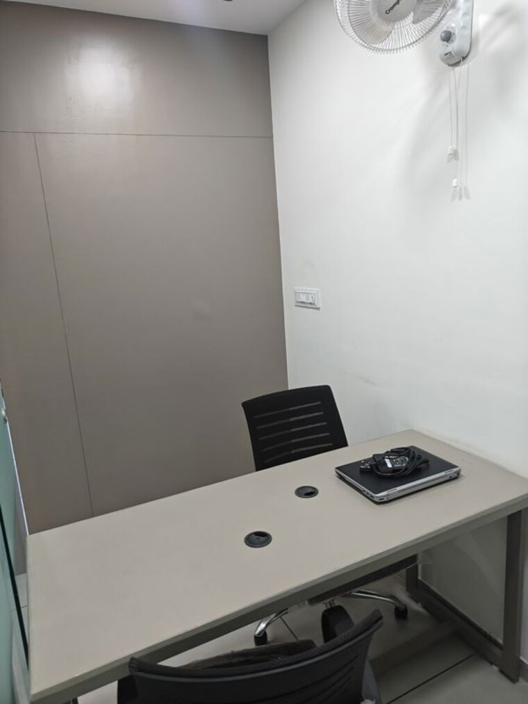 undefined, thaltej Commercial Office Space 1129 Sq.Ft. In Thaltej Ahmedabad 10155694