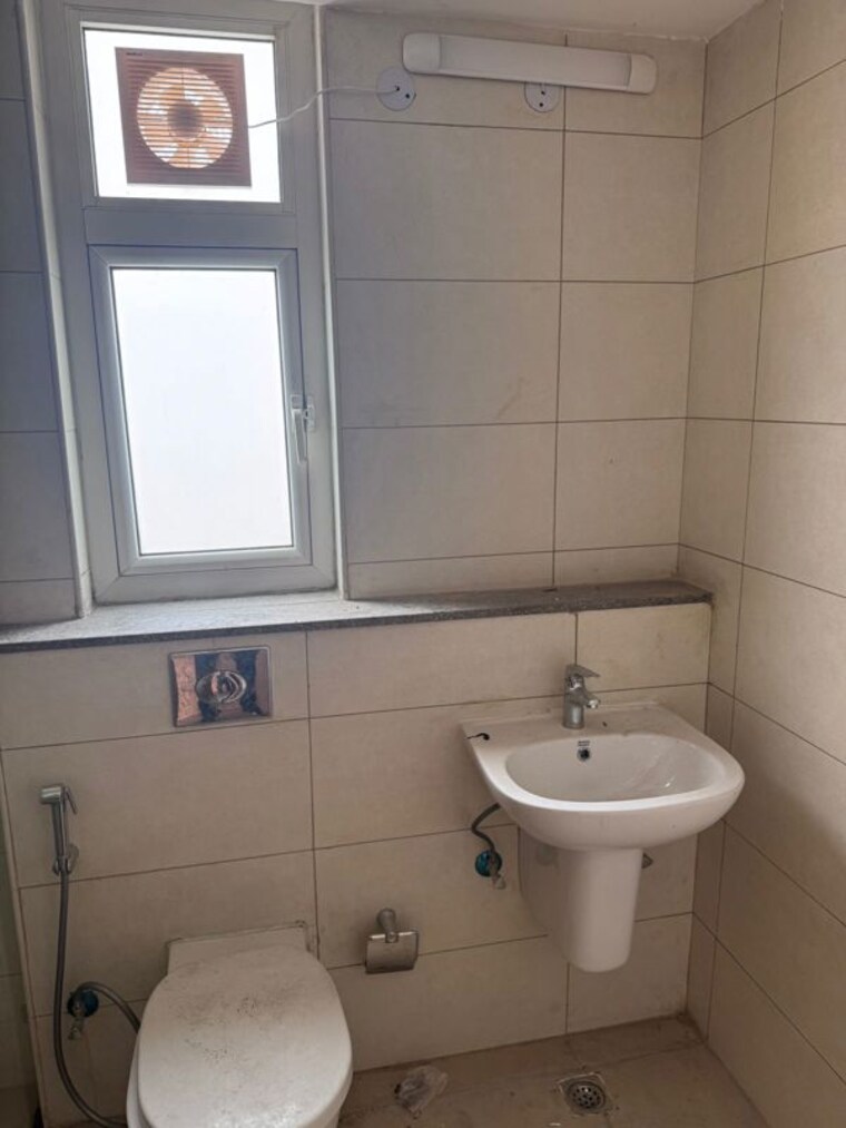 Bathroom, godrej-golf-link-villas 4 Bedroom 2359 Sq.Ft. Villa In Sector 27 Yamuna Expressway Greater Noida 10155752