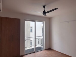 Room in 4 BHK Villa at Godrej Golf Link Villas, Sector 27 Yamuna Expressway – for Rent