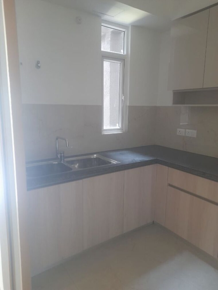Bathroom, smart-world-gems 2.5 Bedroom 1150 Sq.Ft. Apartment In Sector 89 Gurgaon 10155747
