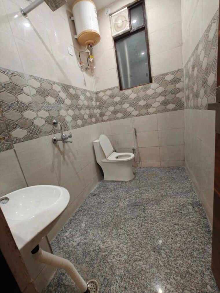Bathroom, sector 45 2 Bedroom 1400 Sq.Ft. Builder Floor In Sector 45 Gurgaon 10155727