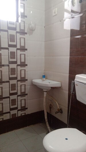 Bathroom in 1 RK Builder Floor at Luxury Villa, Sector 30 – for Rent