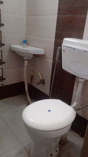 Bathroom in 1 RK Builder Floor at Luxury Villa, Sector 30 – for Rent