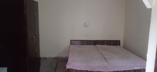 1 Rk  + Extra Room 100 Sq.Ft. Builder Floor in Luxury Villa