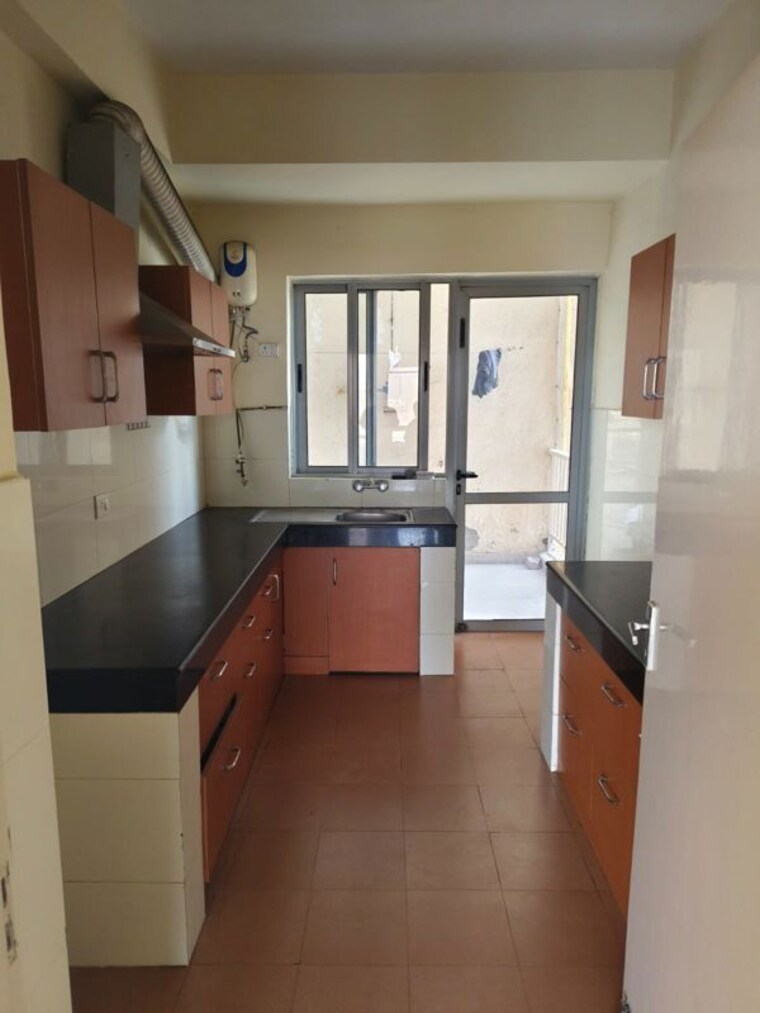 Kitchen, pioneer-park-phase-1 3 Bedroom 2250 Sq.Ft. Apartment In Sector 61 Gurgaon 10155927