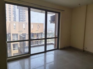 Room in 3 BHK Apartment at Pioneer Park Phase 1, Sector 61 – for Rent
