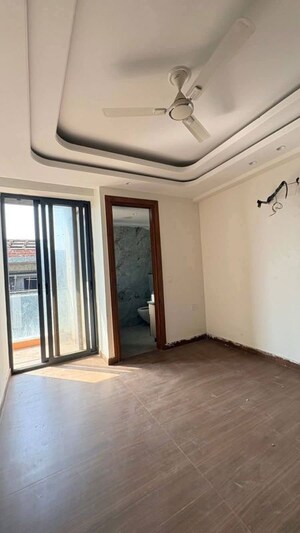 Room in 3 BHK Builder Floor at Saket – for Rent