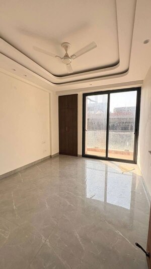 Room in 3 BHK Builder Floor at Saket – for Rent