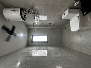 Bathroom in 1 BHK Builder Floor at Sector 52 – for Rent