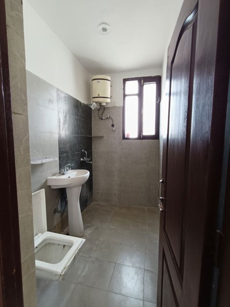 Bathroom, pir machalla 3 Bedroom 2170 Sq.Ft. Apartment In Pir Machalla Zirakpur 10134551
