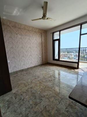 Room in 3 BHK Apartment at Pir Machalla – for Rent