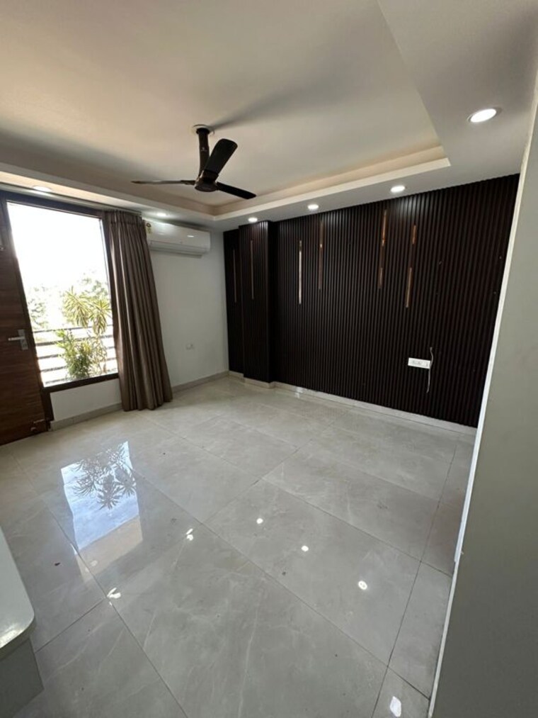 Room, dlf phase ii 3.5 Bedroom 300 Sq.Yd. Builder Floor In Dlf Phase ii Gurgaon 10156070