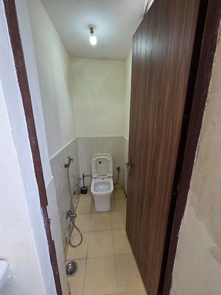 Bathroom, shivalik colony 1 Bedroom 600 Sq.Ft. Builder Floor In Shivalik Colony Delhi 10156099
