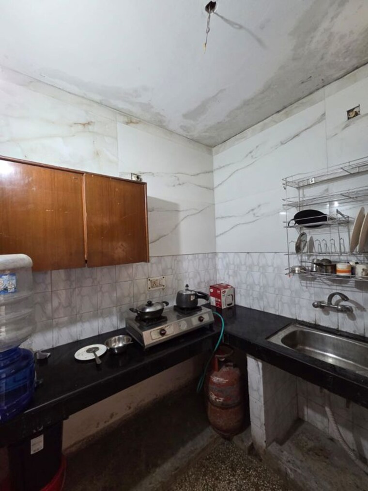 Kitchen, shivalik colony 1 Bedroom 600 Sq.Ft. Builder Floor In Shivalik Colony Delhi 10156099