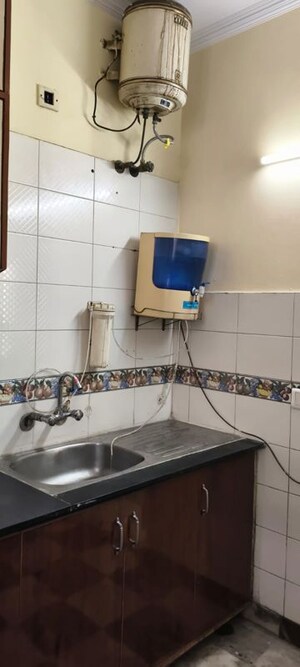 Furnished Amenities in 3 BHK Builder Floor at Kalkaji – for Rent