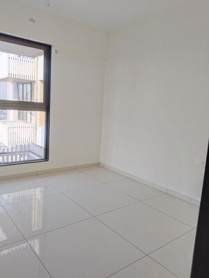 Room in 2.5 BHK Apartment at Chandak 34 Park Estate, Goregaon West – for Sale