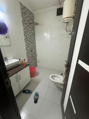 Team Area in 2.5 BHK Apartment at Emaar Emerald Estate, Sector 65 – for Rent