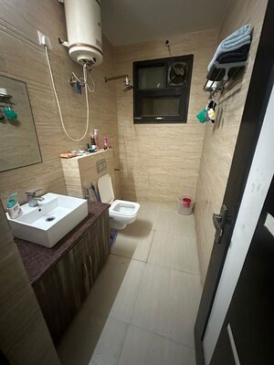 2.5 BHK Apartment For Rent in Emaar Emerald Estate, Sector 65