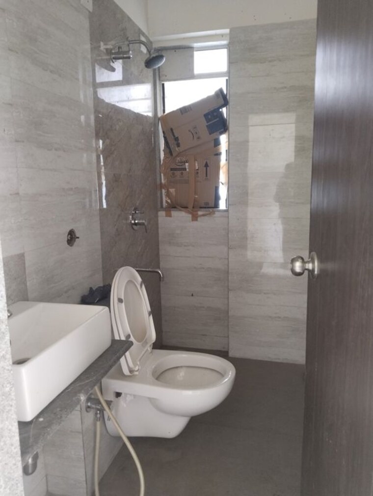 Bathroom, chandak-34-park-estate 2.5 Bedroom 788 Sq.Ft. Apartment In Goregaon West Mumbai 10156141