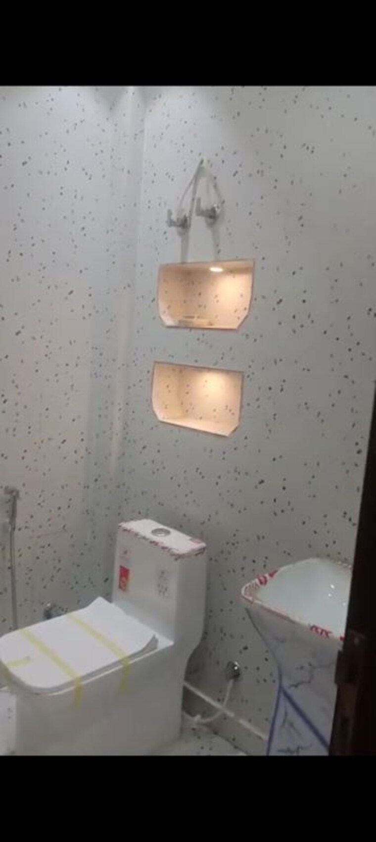 Bathroom, suraj vihar 4 Bedroom 135 Sq.Yd. Builder Floor In Suraj Vihar Delhi 10156209