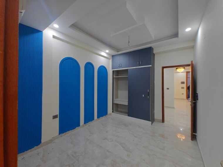 Room, sector 73 3 Bedroom 1450 Sq.Ft. Builder Floor In Sector 73 Noida 10156246