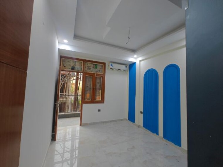 Room, sector 73 3 Bedroom 1450 Sq.Ft. Builder Floor In Sector 73 Noida 10156246