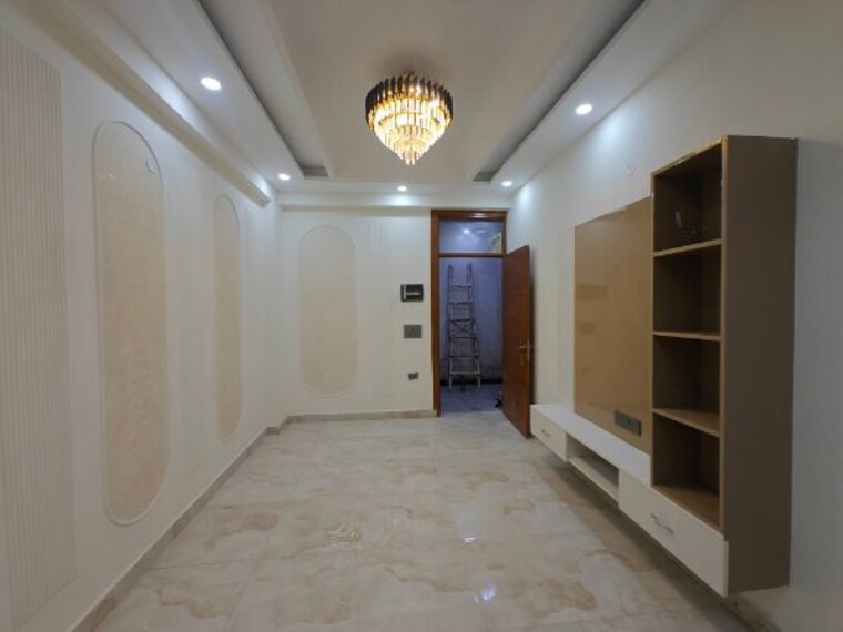 Room, sector 73 3 Bedroom 1450 Sq.Ft. Builder Floor In Sector 73 Noida 10156246