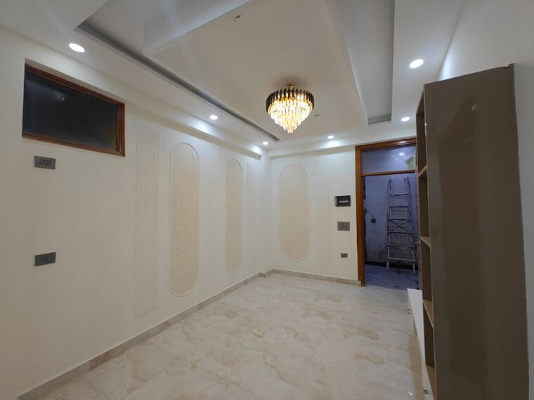 Room, sector 73 3 Bedroom 1450 Sq.Ft. Builder Floor In Sector 73 Noida 10156246